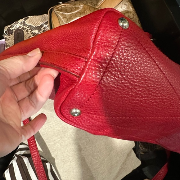 Furla large crossbody/shoulder bag in red pebble leather. In EUC. - Picture 2 of 6